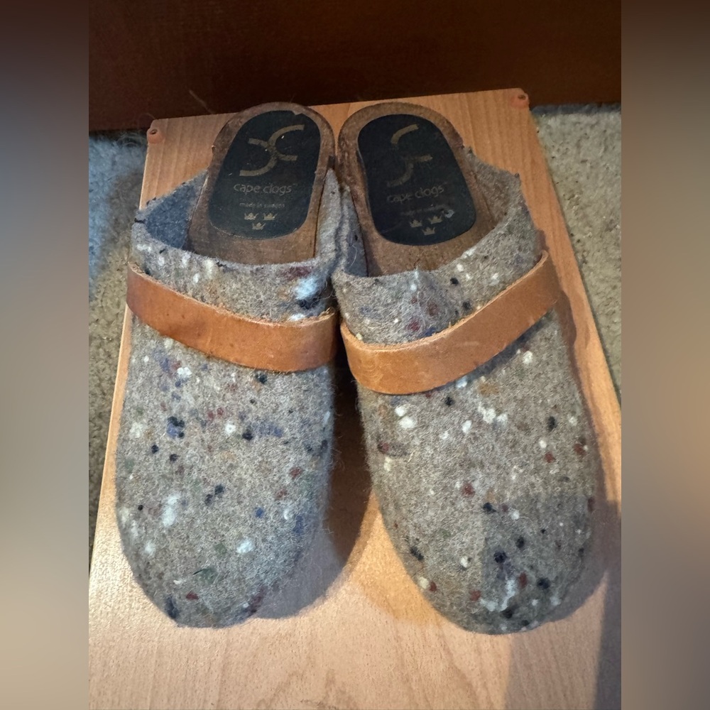 Cape Clogs Women’s Beige w/ colored dots Wool Clogs